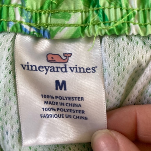 Men’s Vineyard Vines swim trunks green/blue fish pattern Fully lined medium - Picture 5 of 8